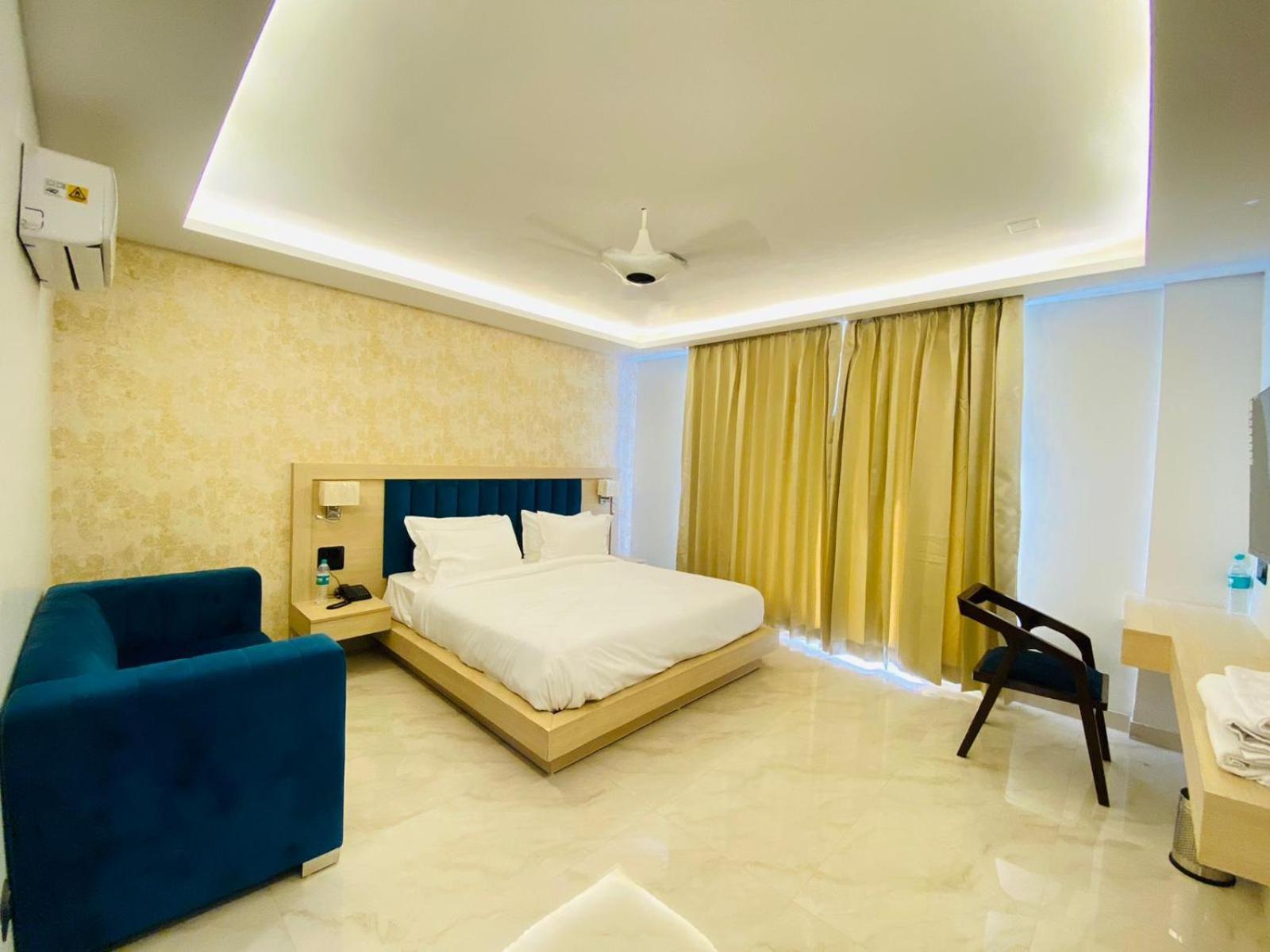 Hotel Holiday Grand Greater Noida Exterior foto