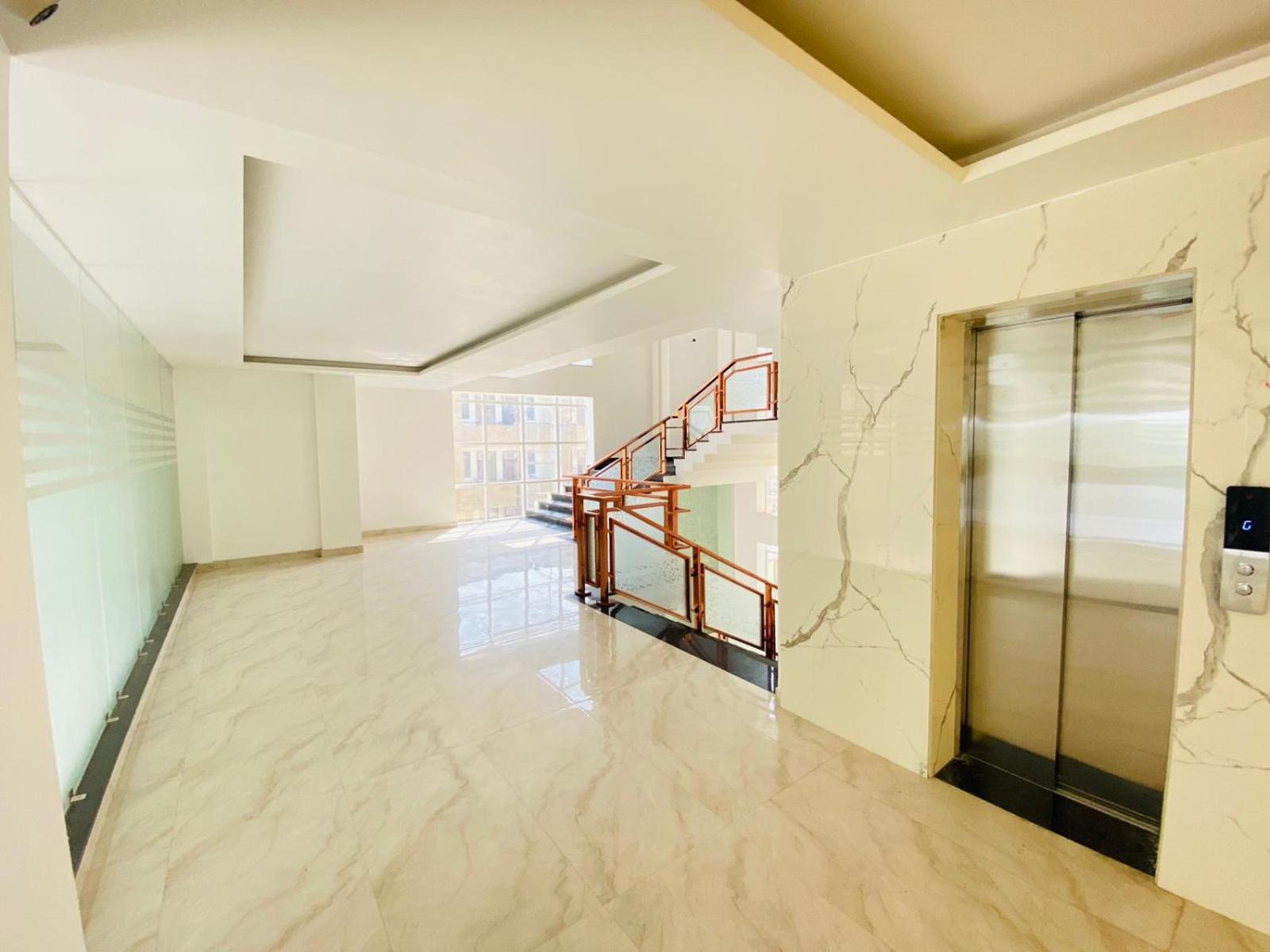 Hotel Holiday Grand Greater Noida Exterior foto