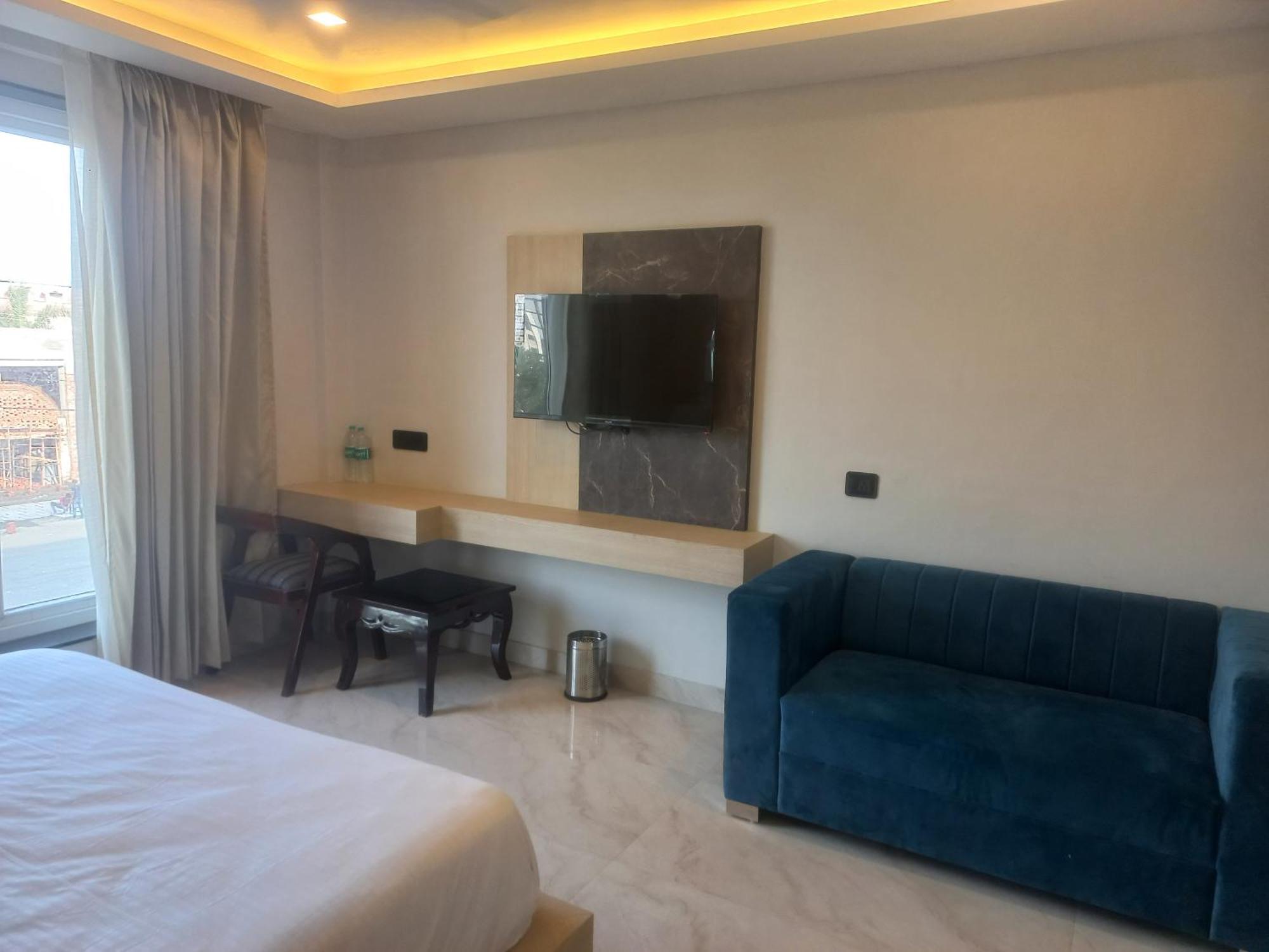 Hotel Holiday Grand Greater Noida Exterior foto